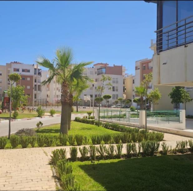 Coquet Apparemment Dans Fermee, Securisee En Face Houara Appartement *