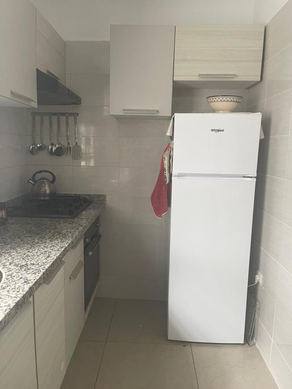 Appartement Coquet Apparemment Dans Fermee, Securisee En Face Houara Tanger
