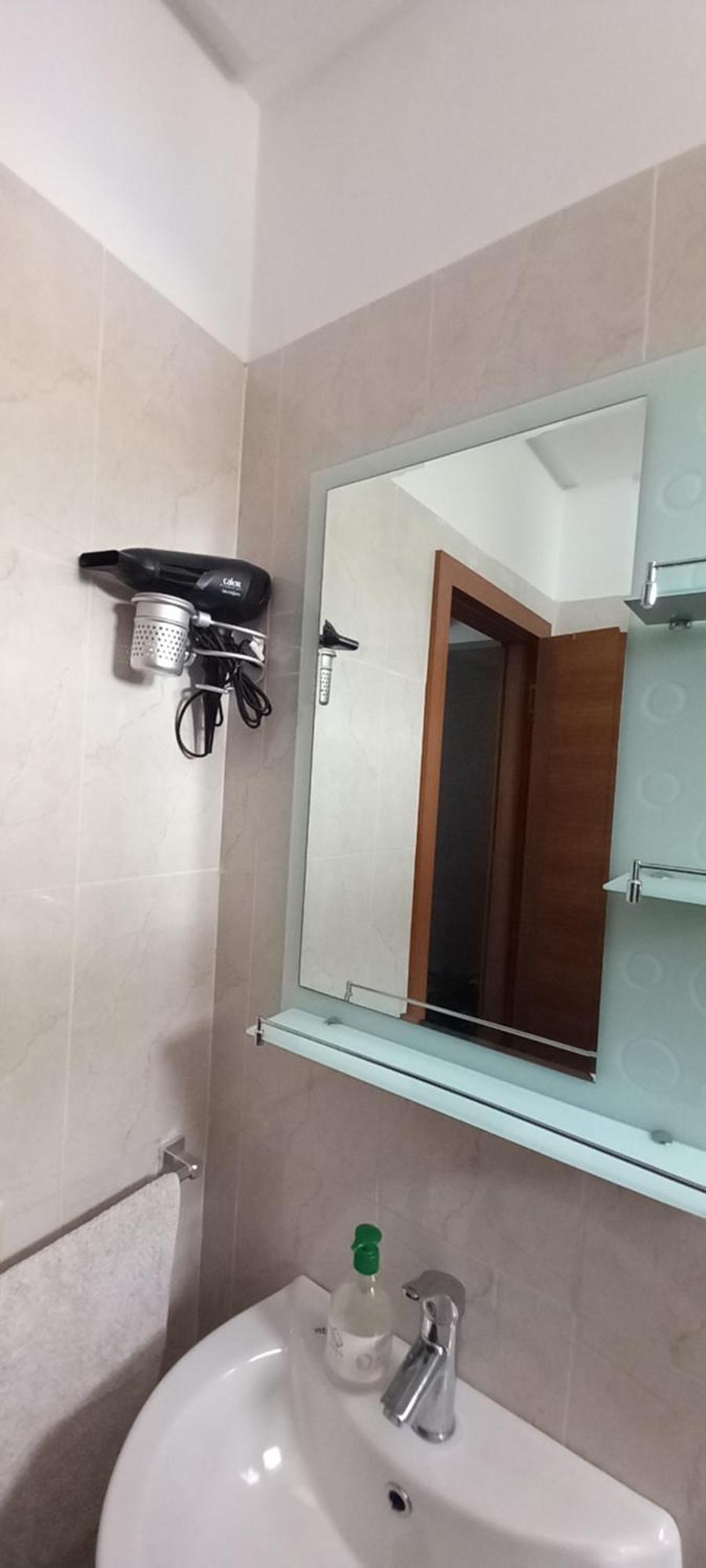 Appartement Coquet Apparemment Dans Fermee, Securisee En Face Houara *